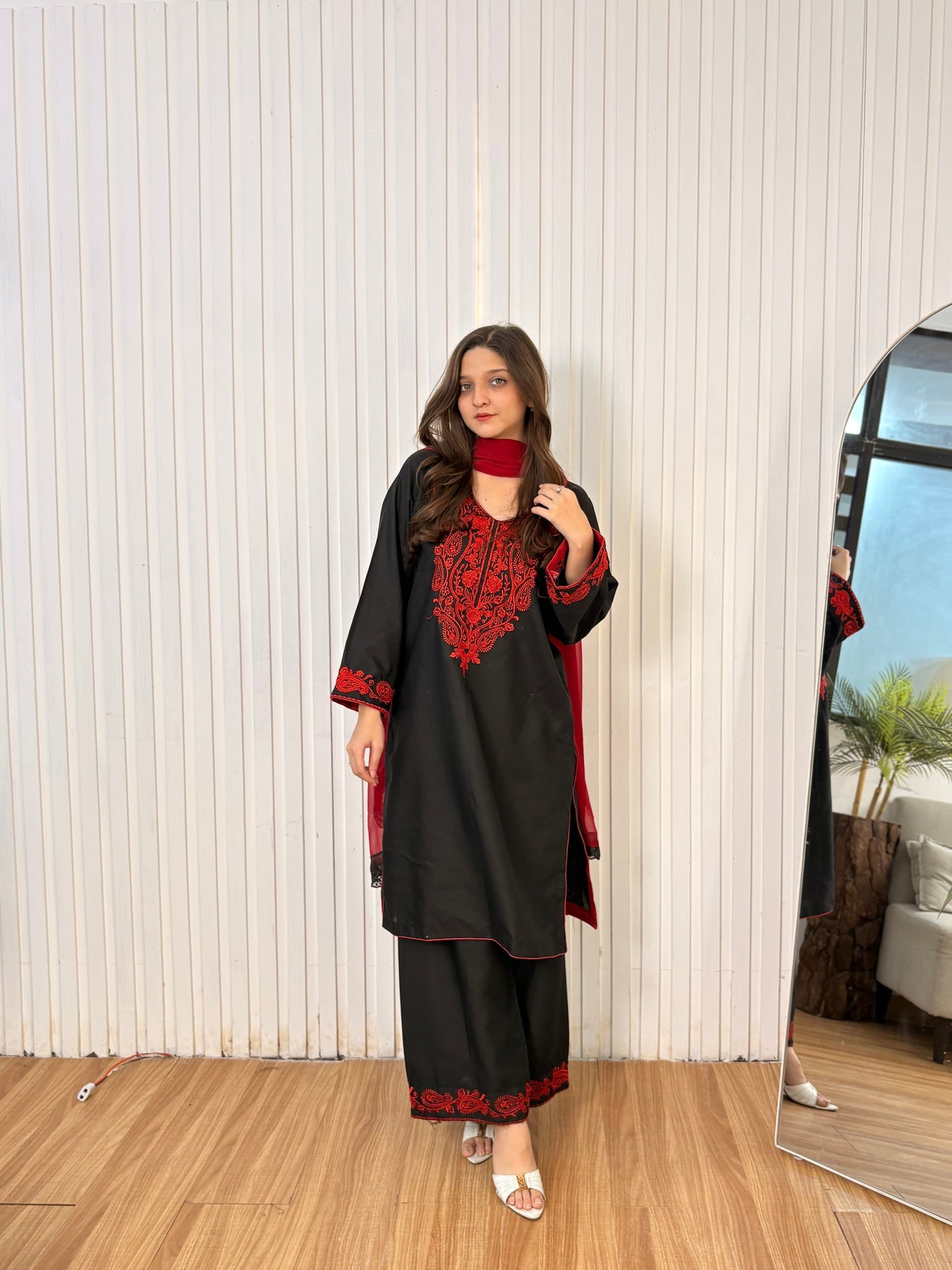 Zarqash Noir – Crimson Embroidered 3PC