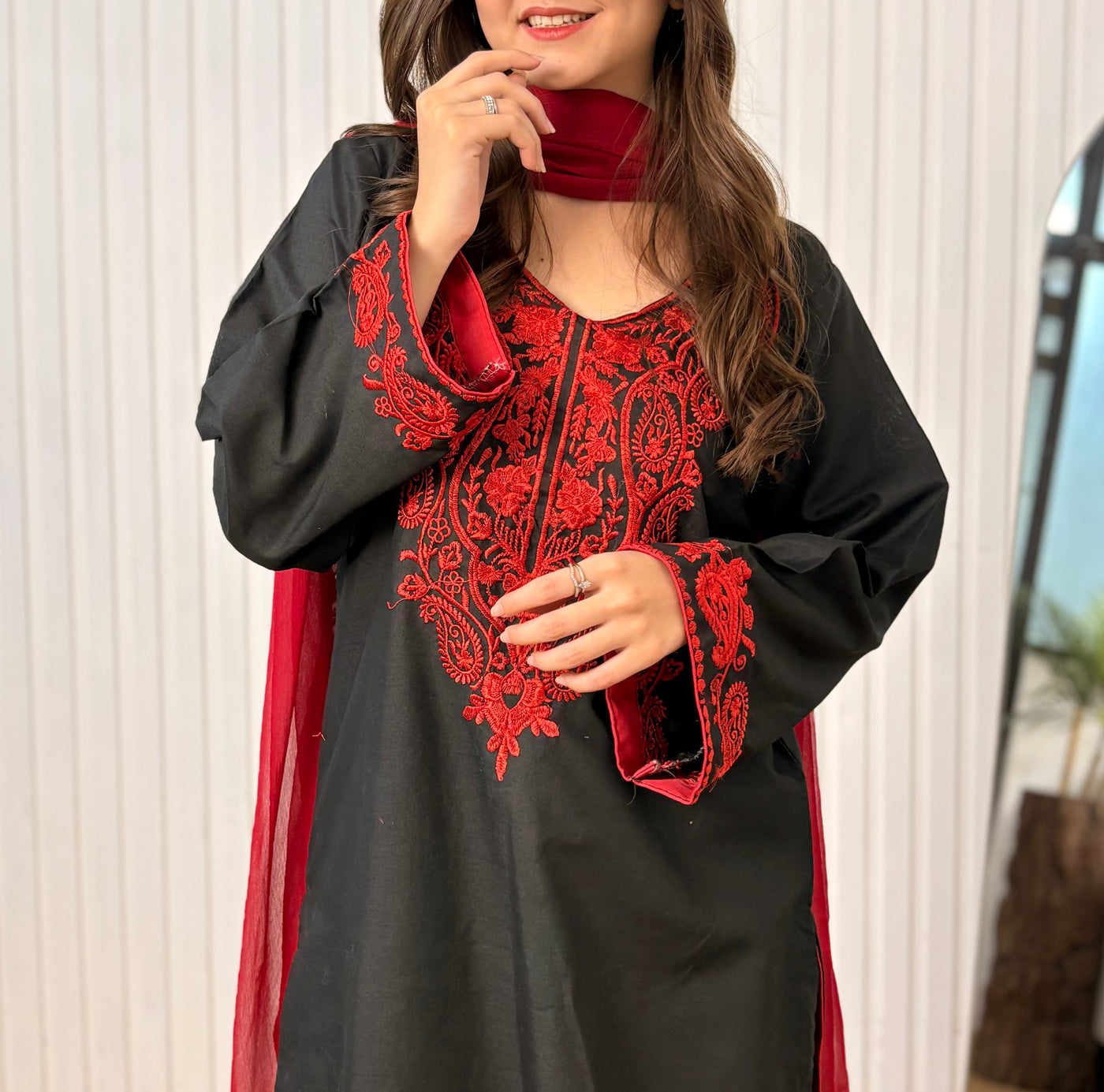 Zarqash Noir – Crimson Embroidered 3PC